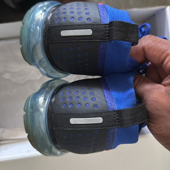 slightly used vapormax 2’s - Picture 2 of 4